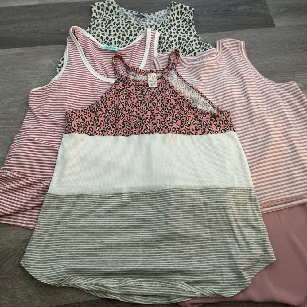 Bundle of tops from Alexa Rae boutique            L